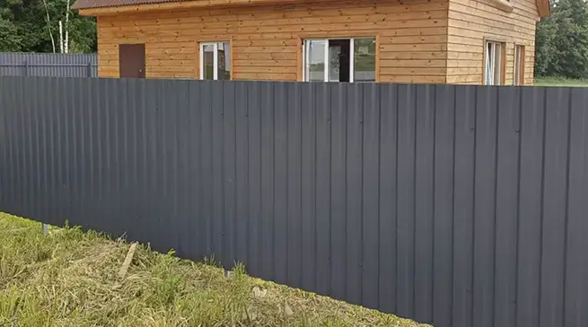 Заборы из профнастила