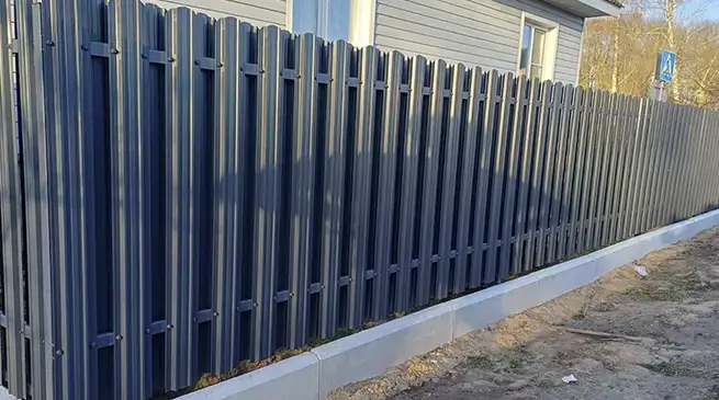 Заборы из штакетника
