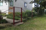 Установка светопрозрачного забора из сетки рабицы на дачном участке в Могилеве